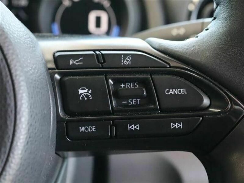 YARIS CROSS-14