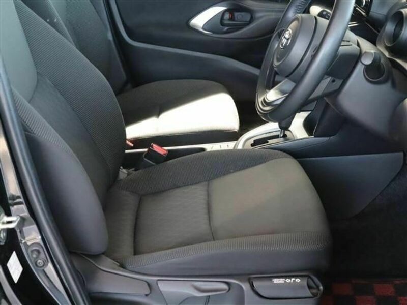 YARIS CROSS-15