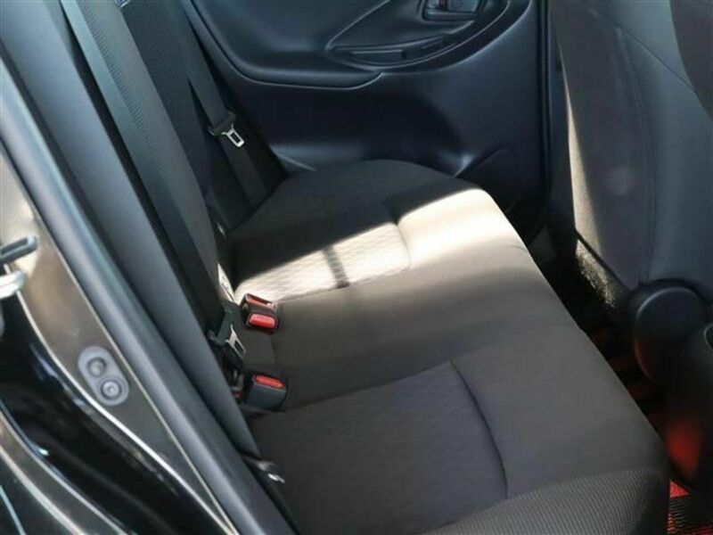 YARIS CROSS-16
