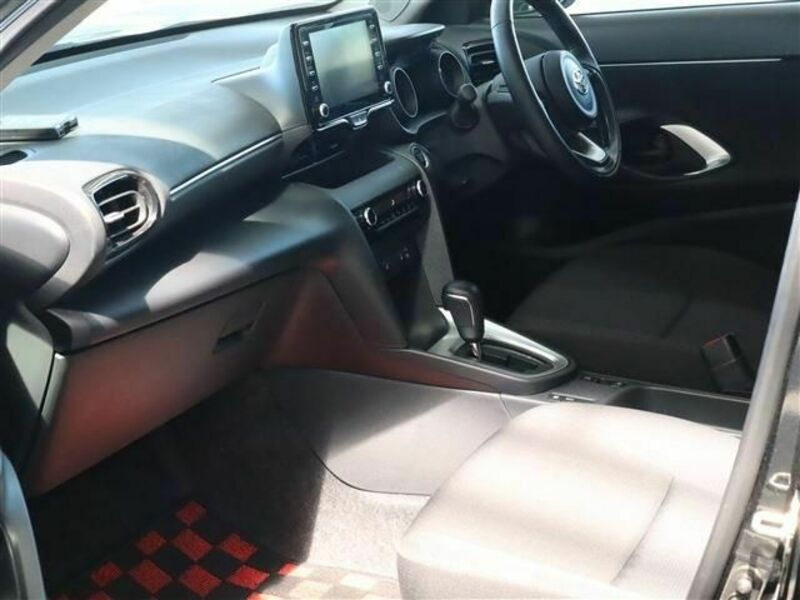 YARIS CROSS-17