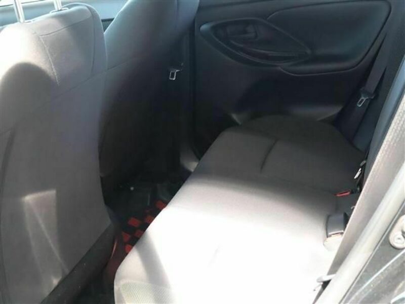 YARIS CROSS-18