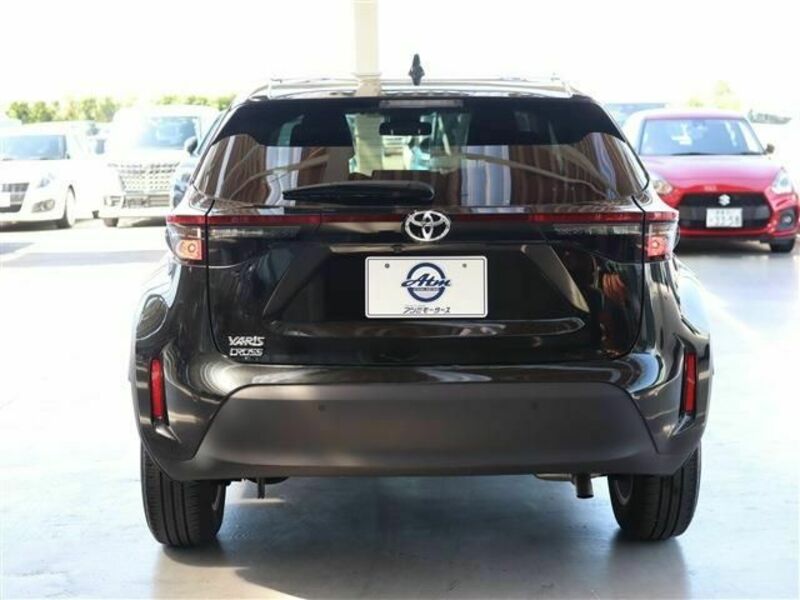 YARIS CROSS-24