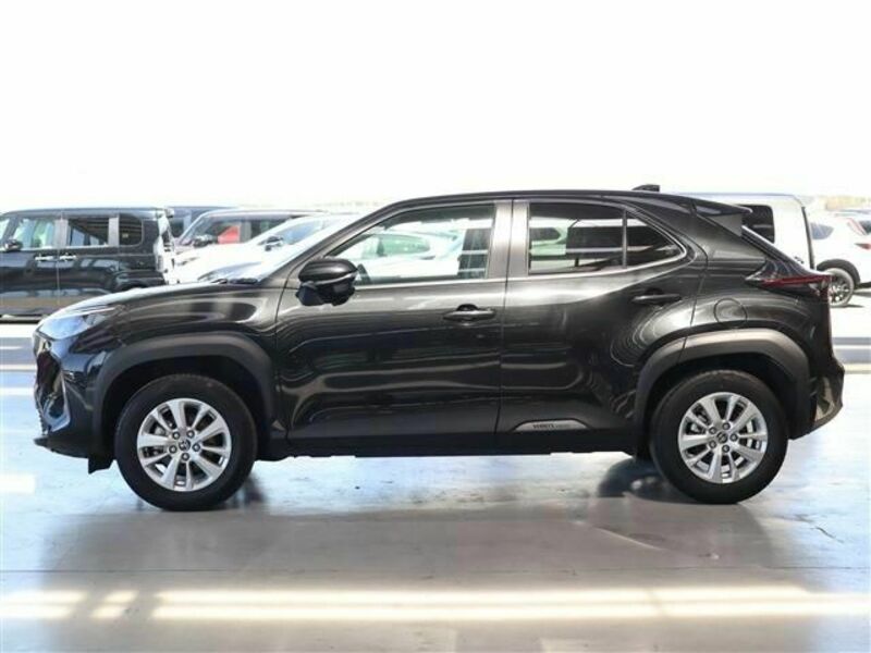 YARIS CROSS-26