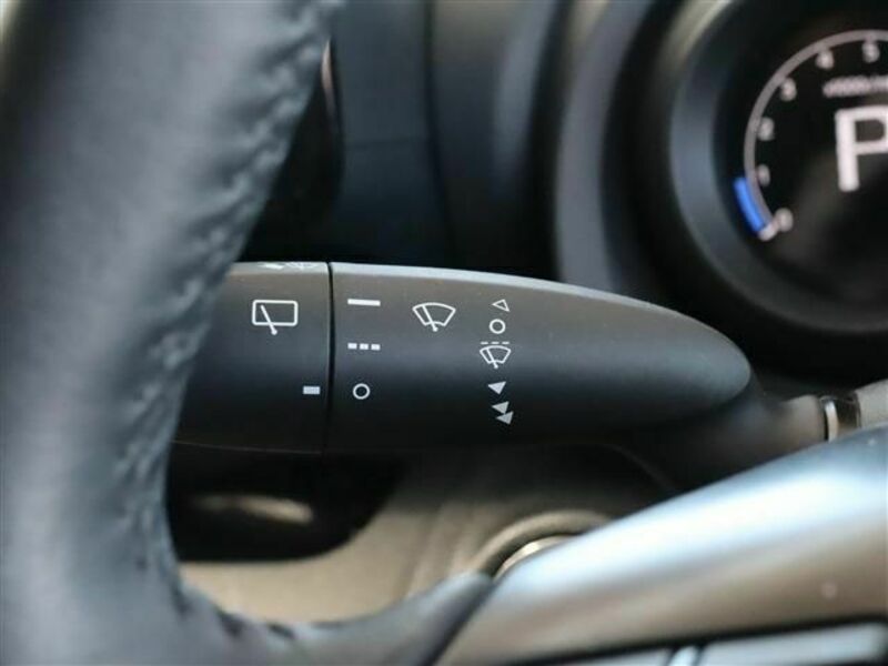 YARIS CROSS-29