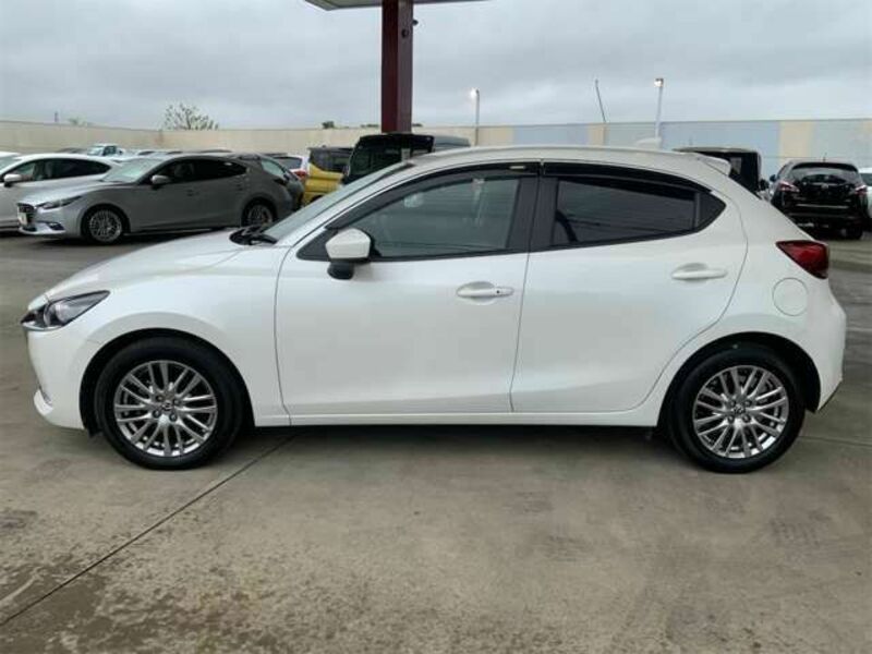 MAZDA2