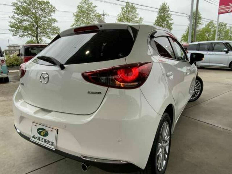 MAZDA2