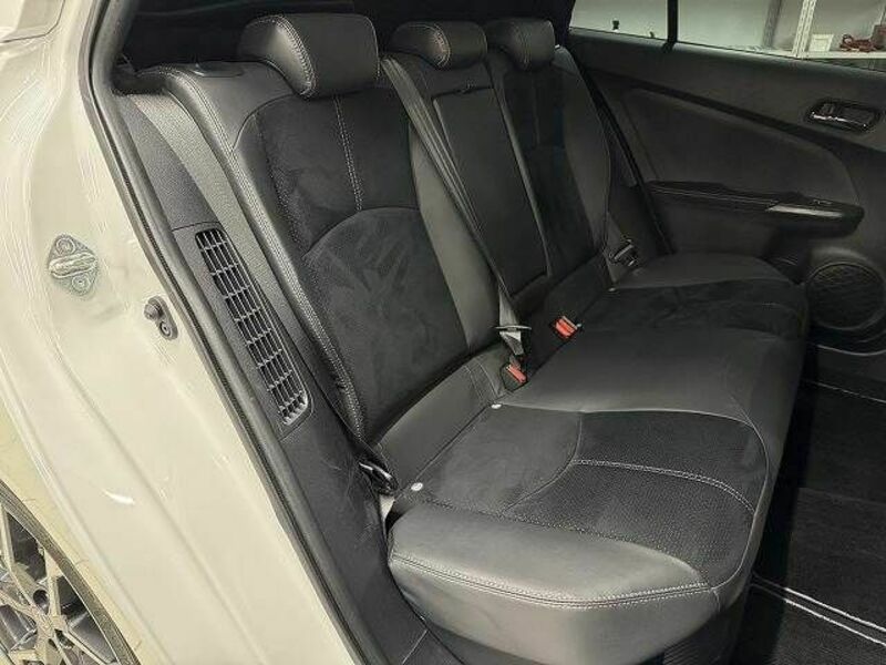 PRIUS PHV-8