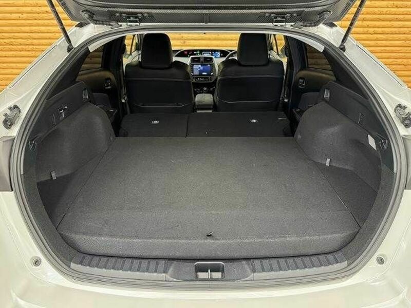 PRIUS PHV-19