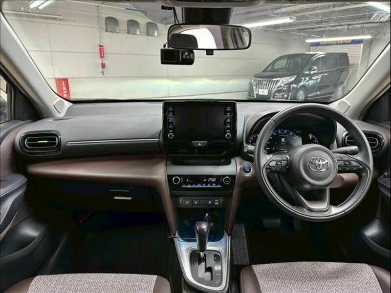YARIS CROSS-1