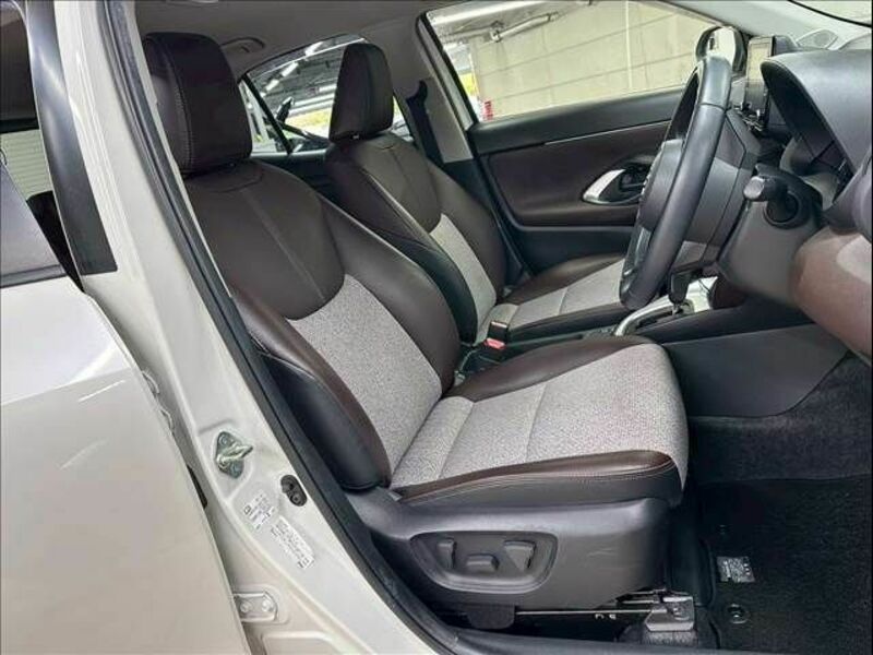 YARIS CROSS-7