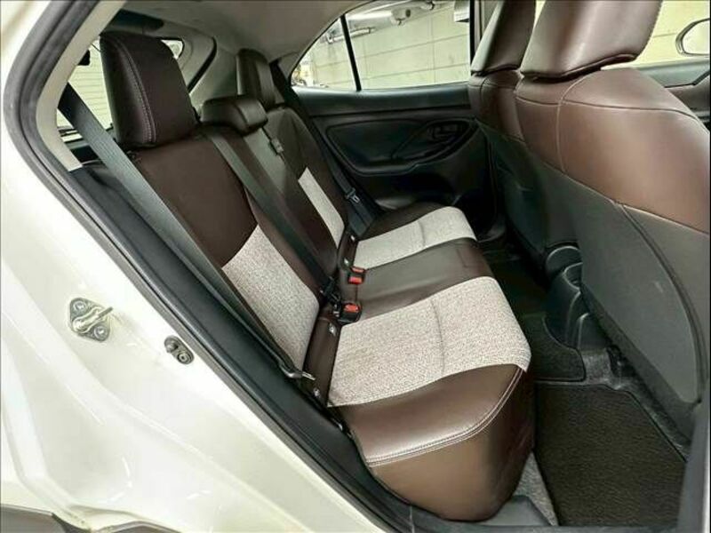 YARIS CROSS-8