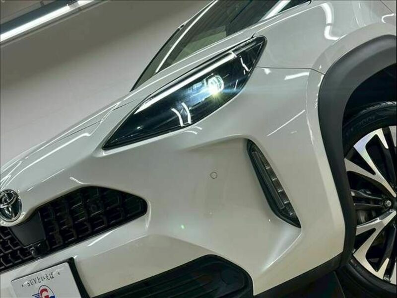 YARIS CROSS-9