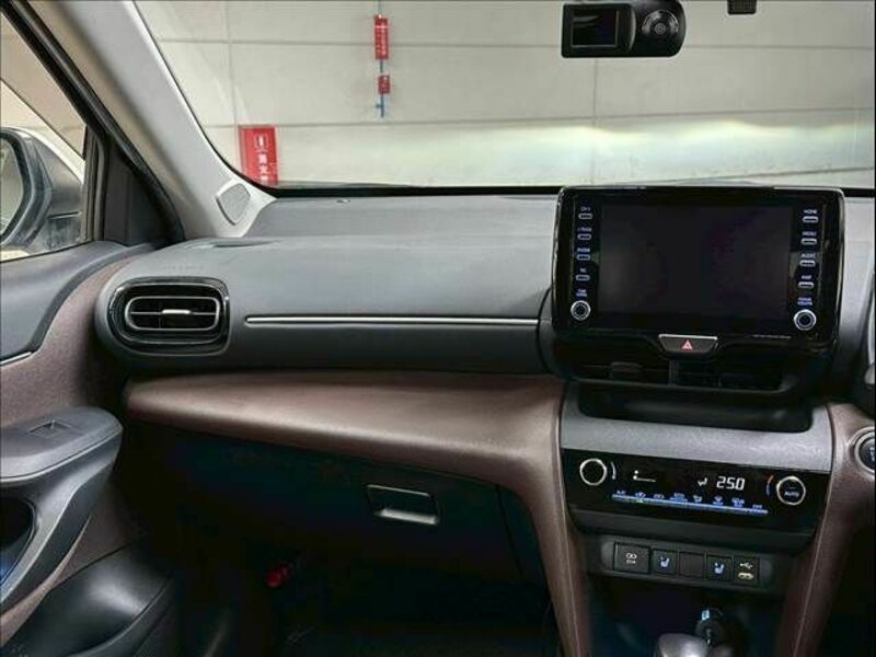 YARIS CROSS-11