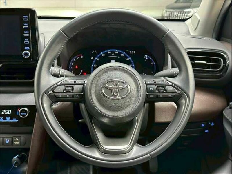 YARIS CROSS-12