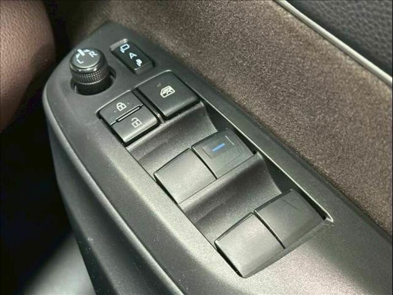 YARIS CROSS-15