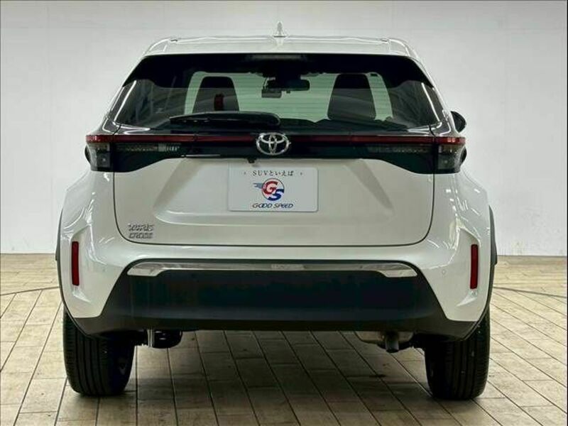 YARIS CROSS-18
