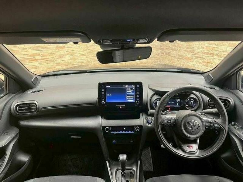 YARIS CROSS-1