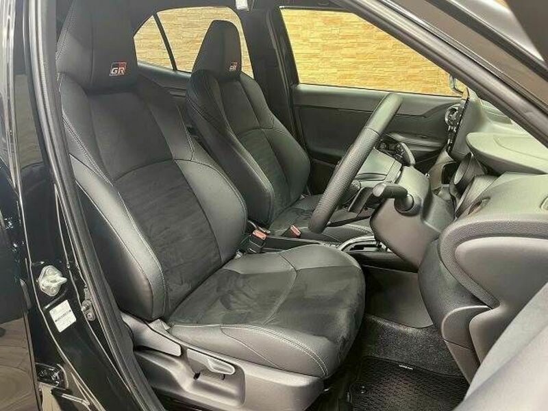 YARIS CROSS-4
