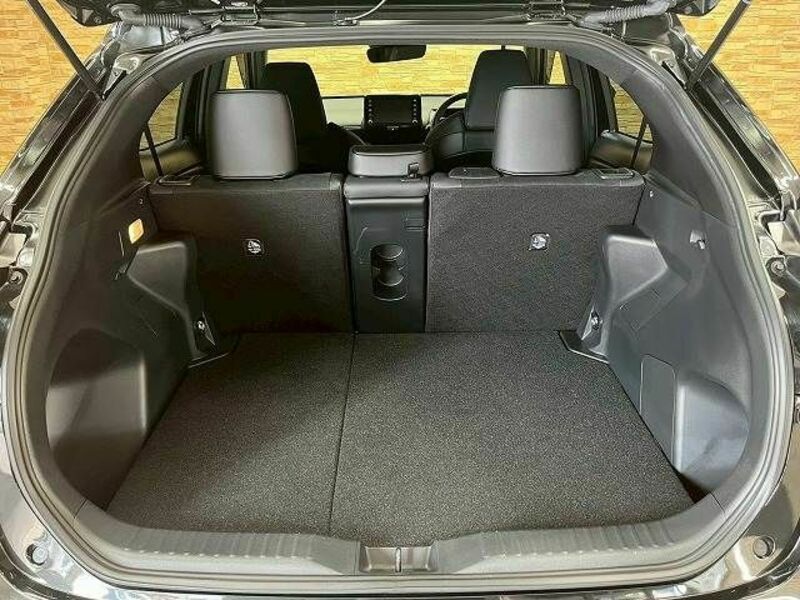 YARIS CROSS-12