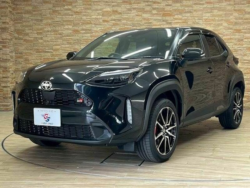 YARIS CROSS-13