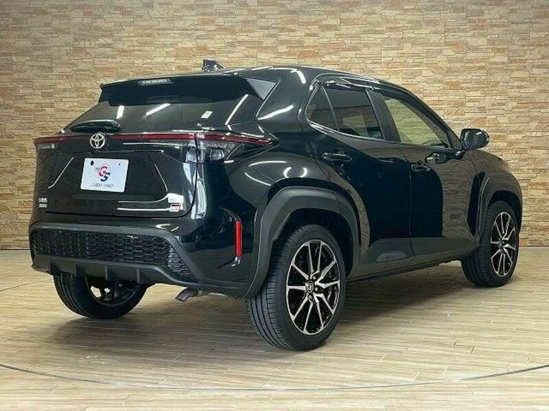 YARIS CROSS-15