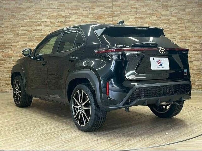 YARIS CROSS-16