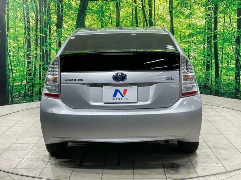 PRIUS-16