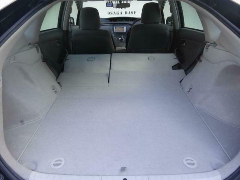 PRIUS-16