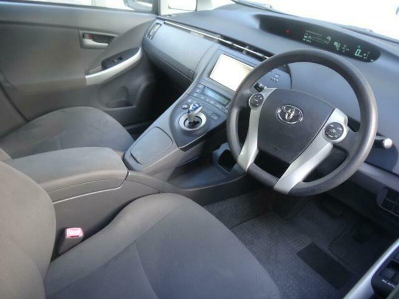 PRIUS-13