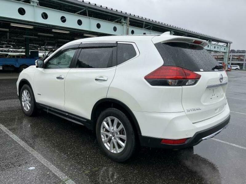X-TRAIL-1