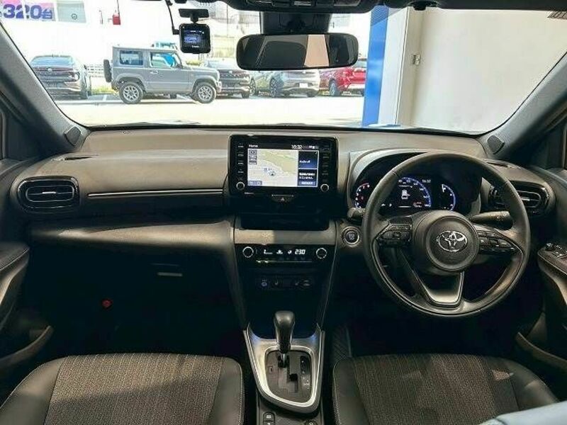 YARIS CROSS-1