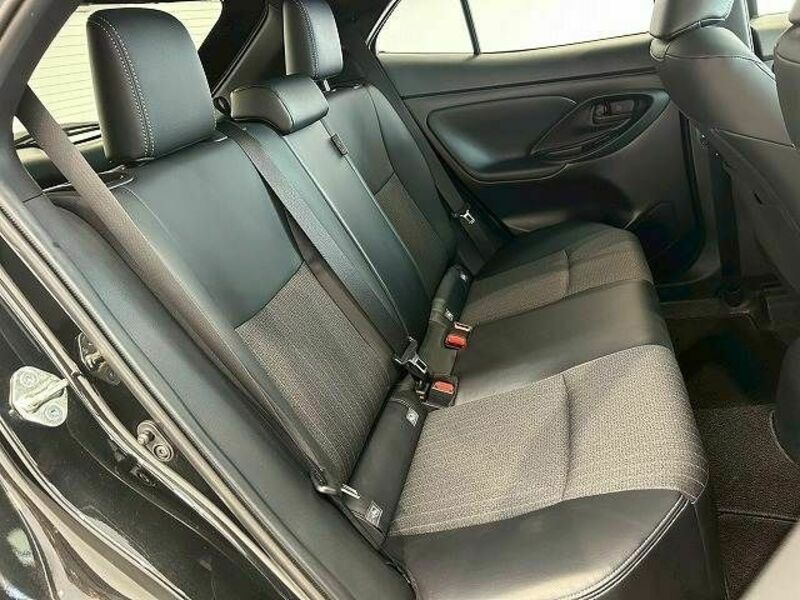 YARIS CROSS-9