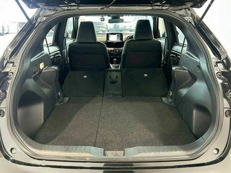 YARIS CROSS-10