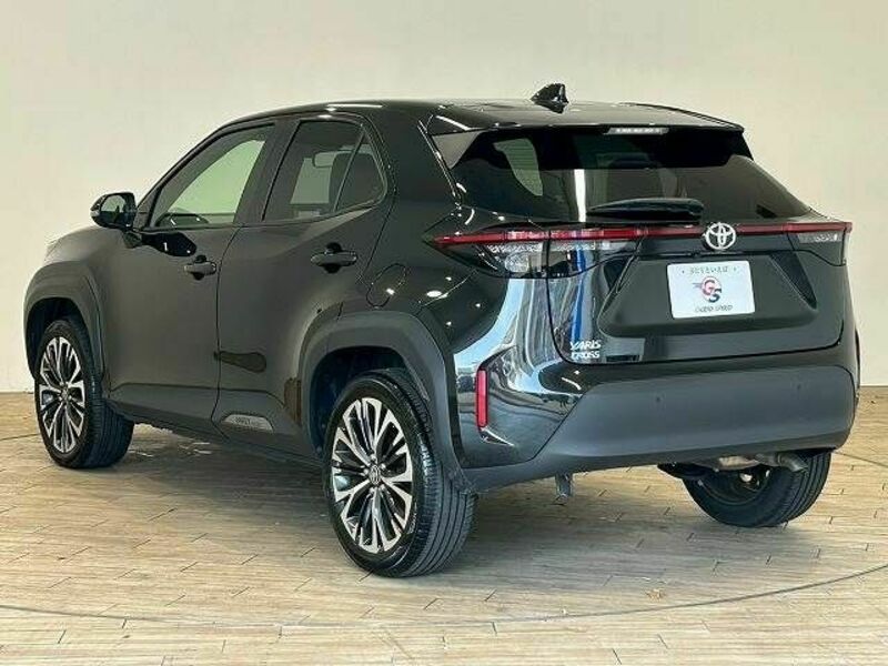 YARIS CROSS-13