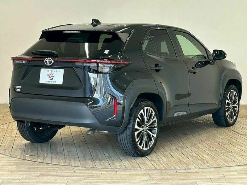 YARIS CROSS-14