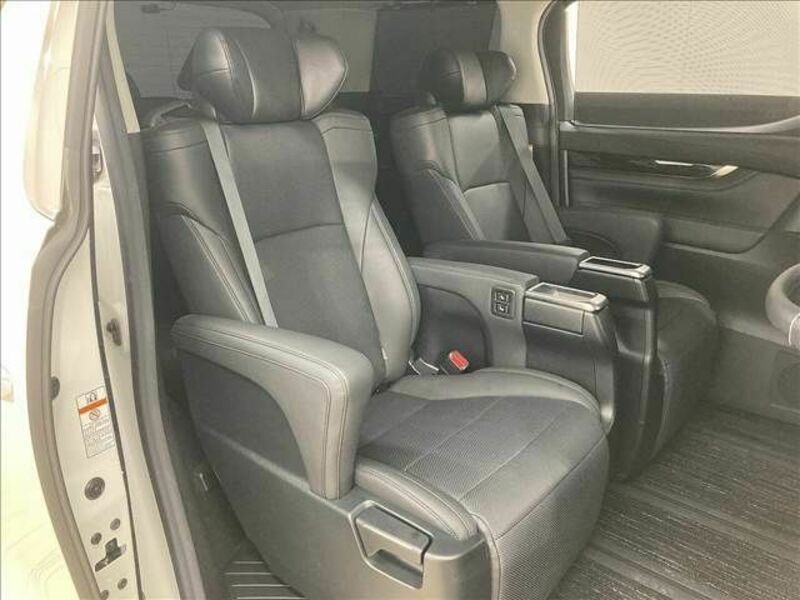 VELLFIRE-11