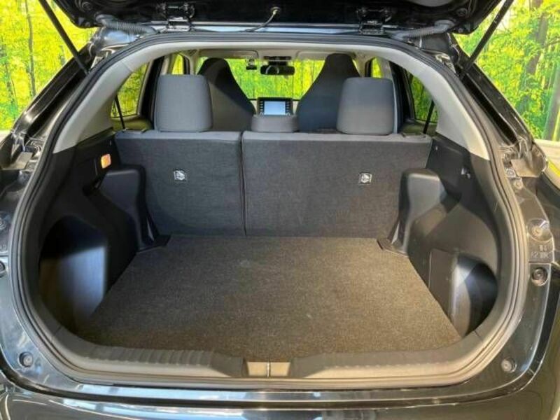 YARIS CROSS-10