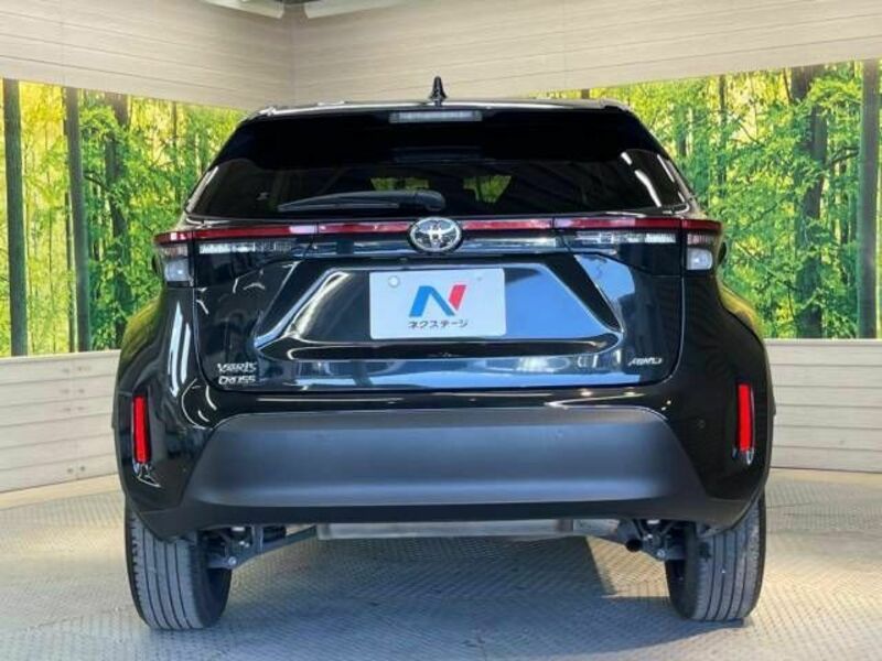 YARIS CROSS-15