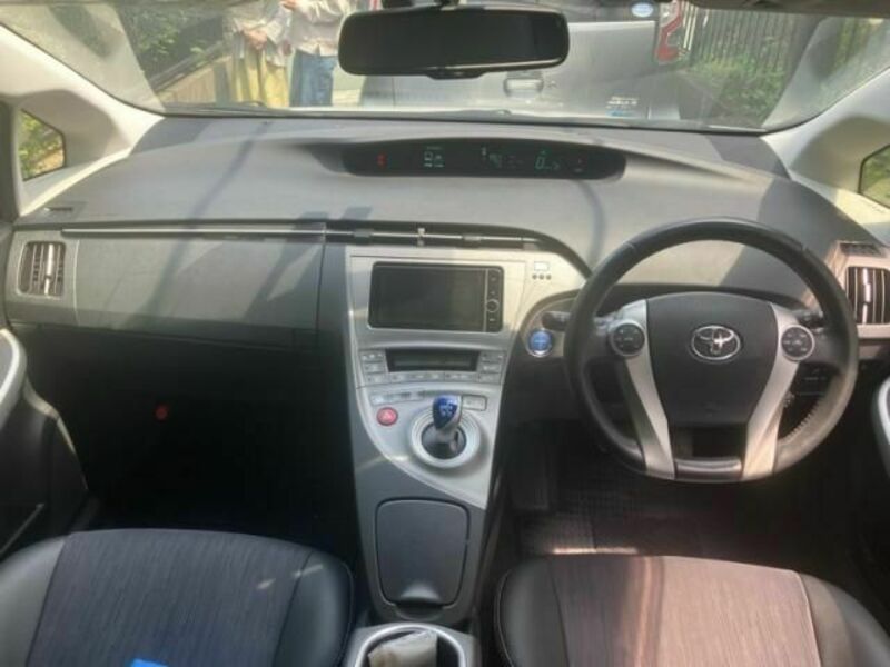 PRIUS-11