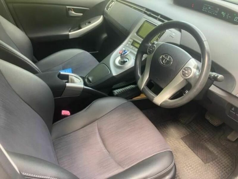 PRIUS-12