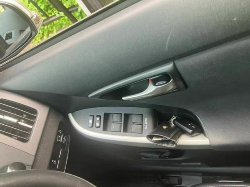 PRIUS-13