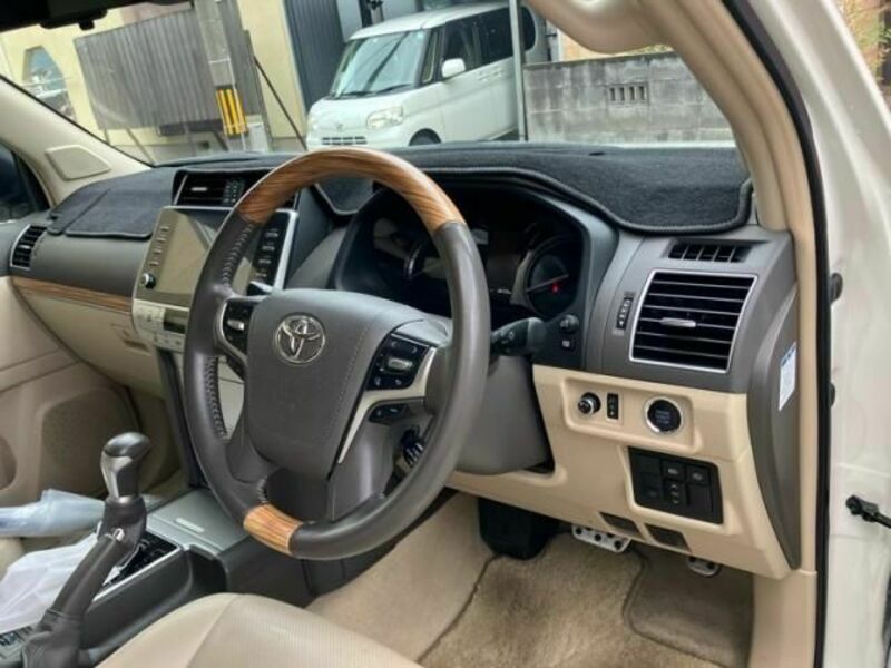 LAND CRUISER PRADO-12