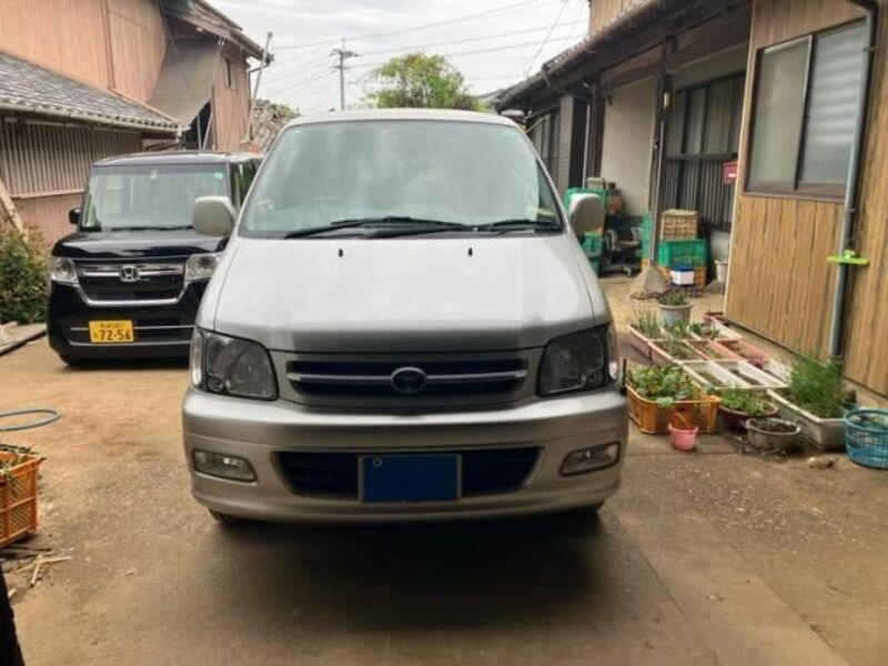 TOYOTA　TOWNACE NOAH