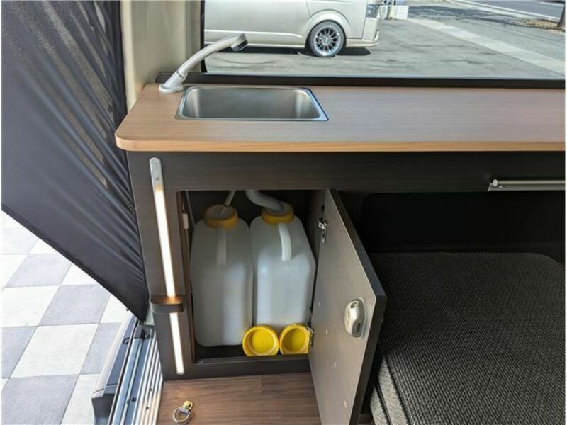HIACE VAN-8