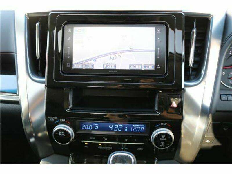 VELLFIRE-13