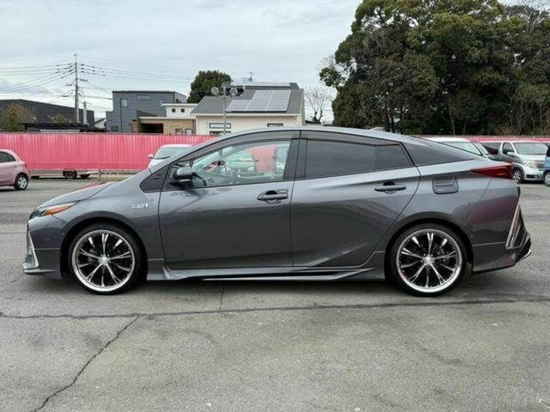 PRIUS PHV