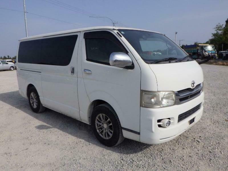 TOYOTA　HIACE