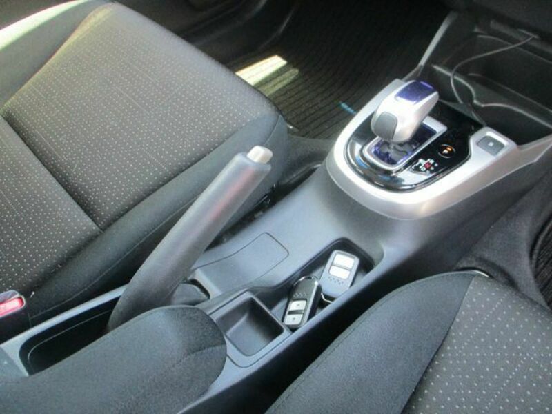 FIT HYBRID-11