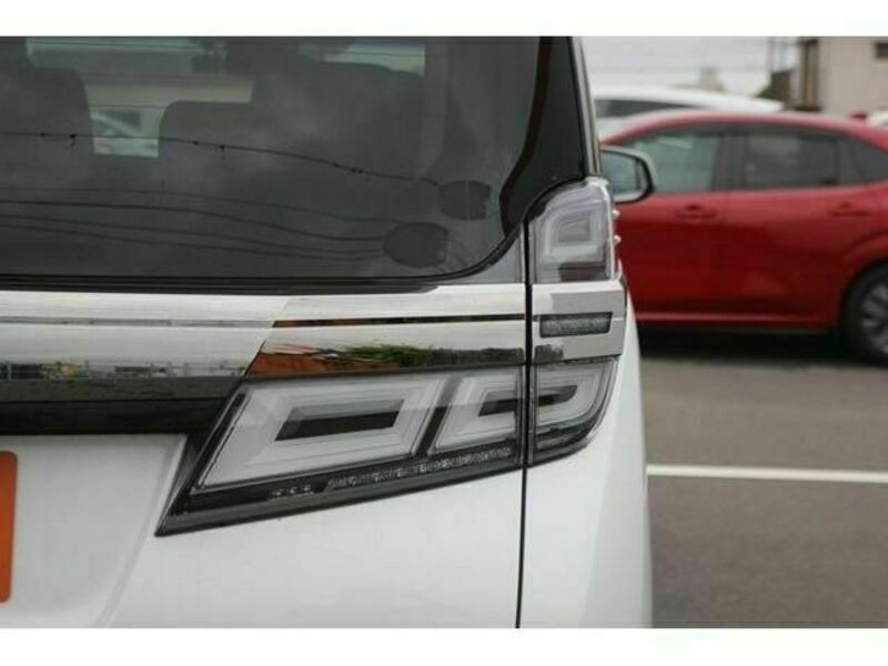 VELLFIRE-11
