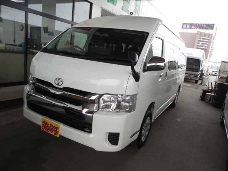 TOYOTA　HIACE